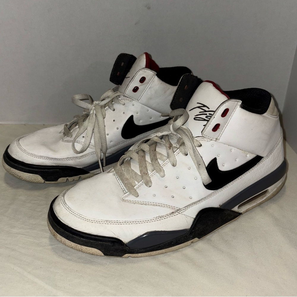 Nike Air Flight Classic White & Black High Top Shoes Size 11.5 414967-105